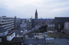 851818 Overzicht van de bebouwing aan de St. Jacobsstraat e.o. in Wijk C te Utrecht, vanaf het dak van Hotel Smits ...
